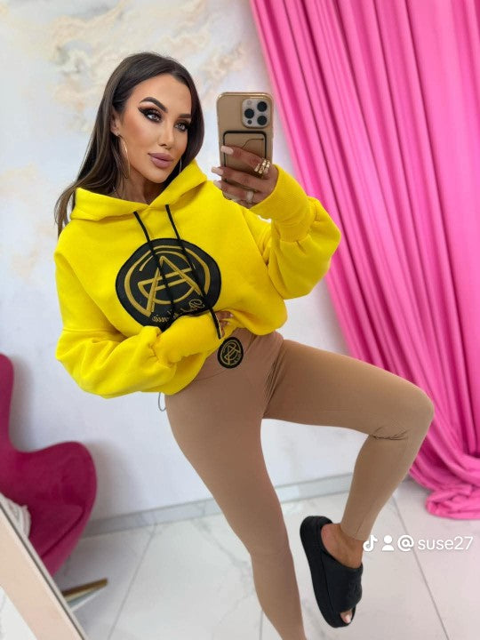 Hoodie mit Engelsflügeln bestickt