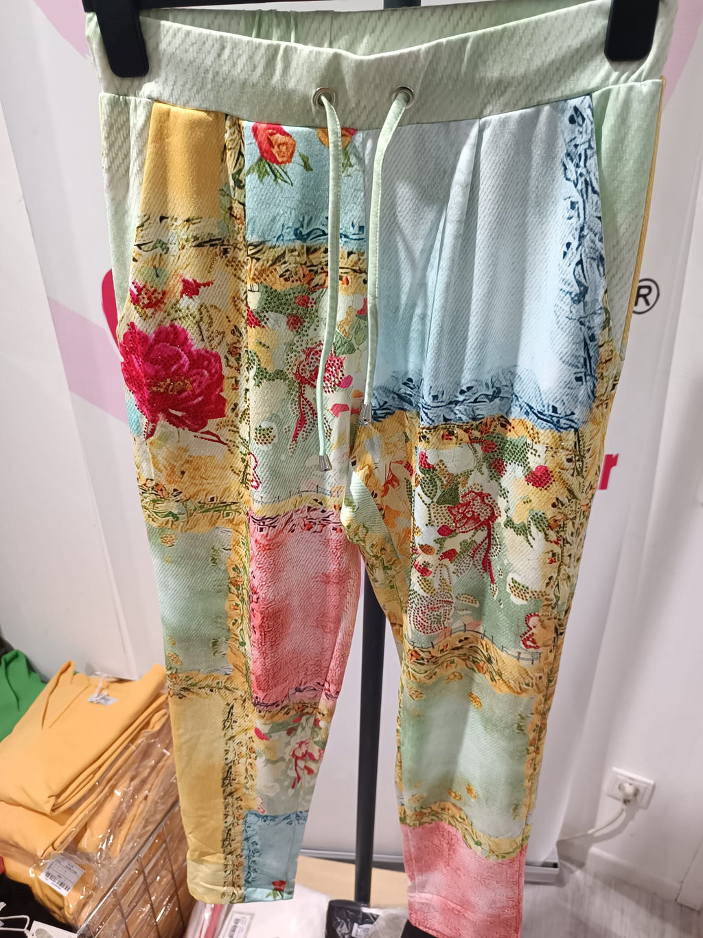 Missy Damen 3-teiliges Set Hose Detailansicht Blumenprint
