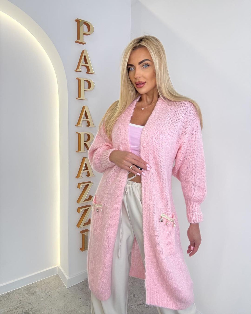 Damen Strickjacke Paparazzi - Rosa mit Glitzersteinen und Logo