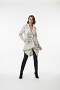 Damen Blazer Eu Queen Weiss mit Nieten und Glitzersteinen – Tragebild