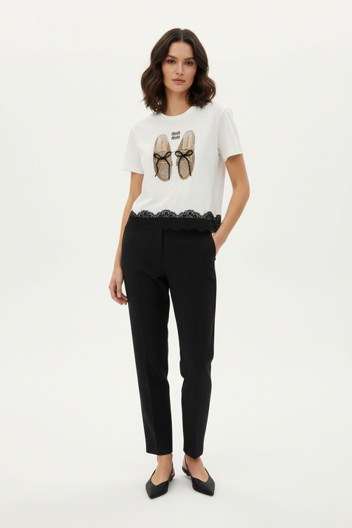 Damen T-Shirt Eu Queen Weiss Schuh-Print Glitzersteine – Tragebild