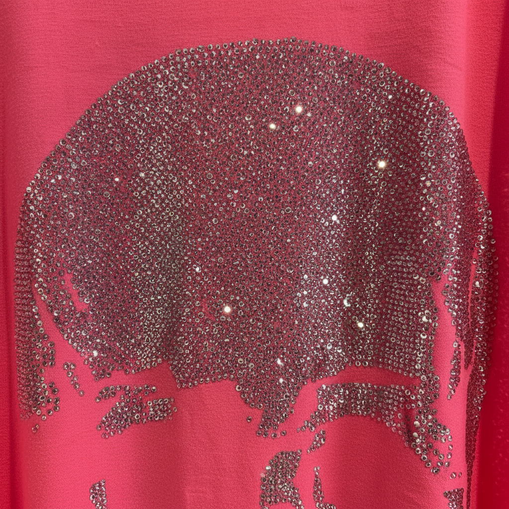 Re Design Neonpink Skull Kleid Glitzersteine Detail Nahaufnahme