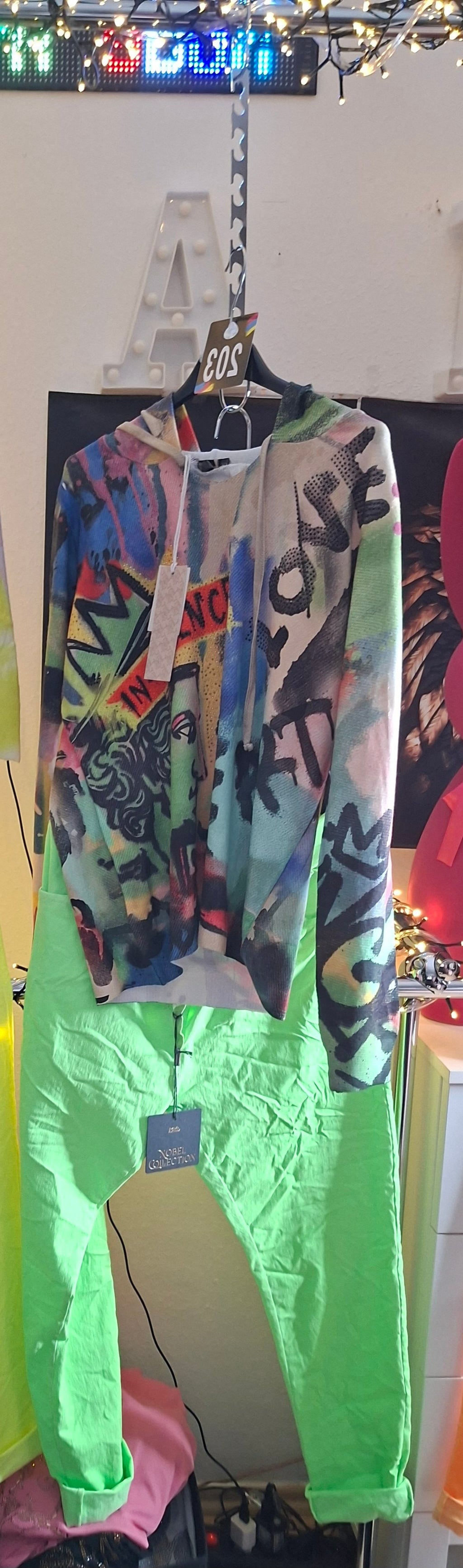 Missy Hoodie – Graffiti-Print Bunt mit Glitzersteine | Oversize | Gr. 36–44